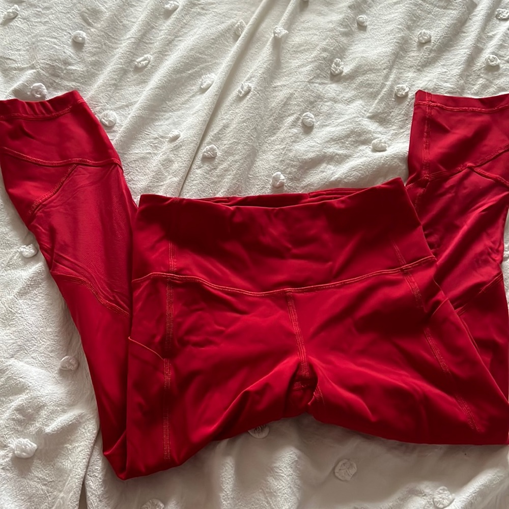 Lululemon pace rival crops